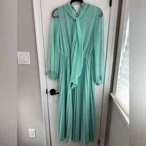 Beautiful Vintage dress, looks to be homemade. Mint green‎ color